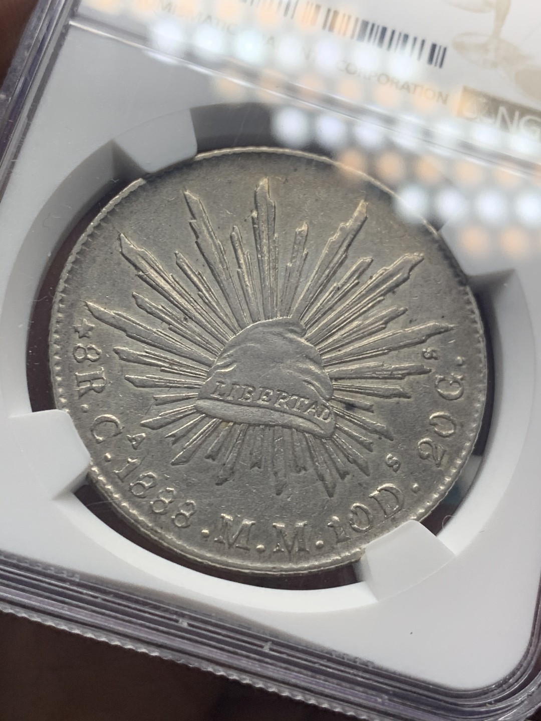 《竞宝斋》微拍-第32场-周日（全场顺丰包邮） NGC-AUD   墨西哥 1888年 8 里亚尔   奇瓦瓦厂  银币     原味带彩CA厂老鹰 吉祥年份