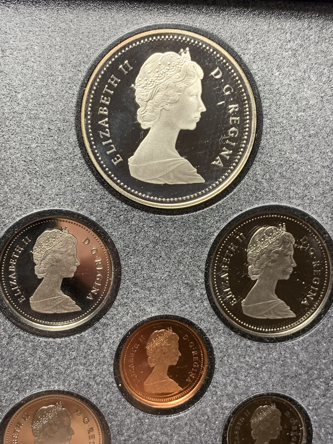 《竞宝斋》微拍-第32场-周日（全场顺丰包邮） 加拿大1989年精致纪念币 带盒，有证书，7枚封装，带一枚银币