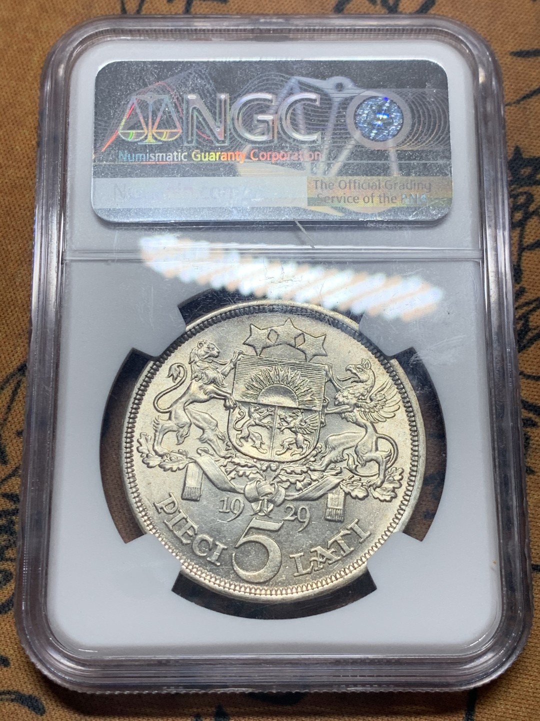 《竞宝斋》微拍-第32场-周日（全场顺丰包邮） NGC-UNC DETAILS 拉脱维亚 少女 1929年 5L大银币 想不通，感觉是MS的品相 原光好品