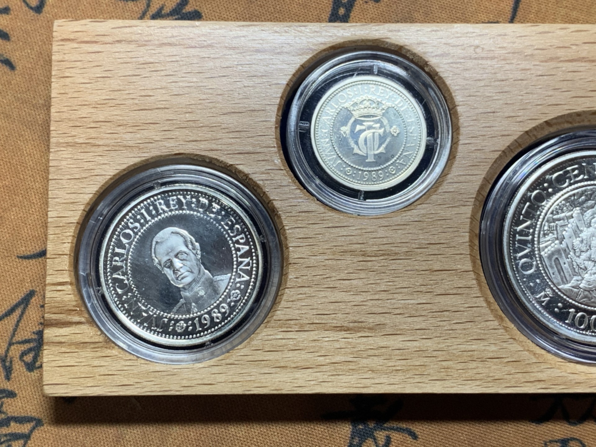 《竞宝斋》微拍-第32场-周日（全场顺丰包邮） 原盒证书 西班牙 1989年 500周年纪念 一组5枚 100/200/500/1000/2000比塞塔 精制银币