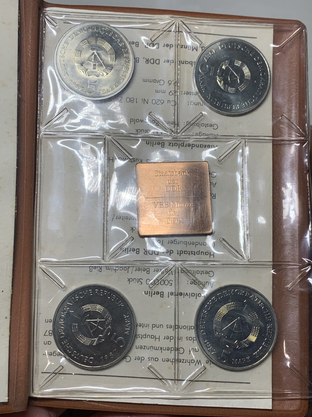 《竞宝斋》微拍-第32场-周日（全场顺丰包邮） 德国，1987年，皮包套币，4枚5马克、1枚章。