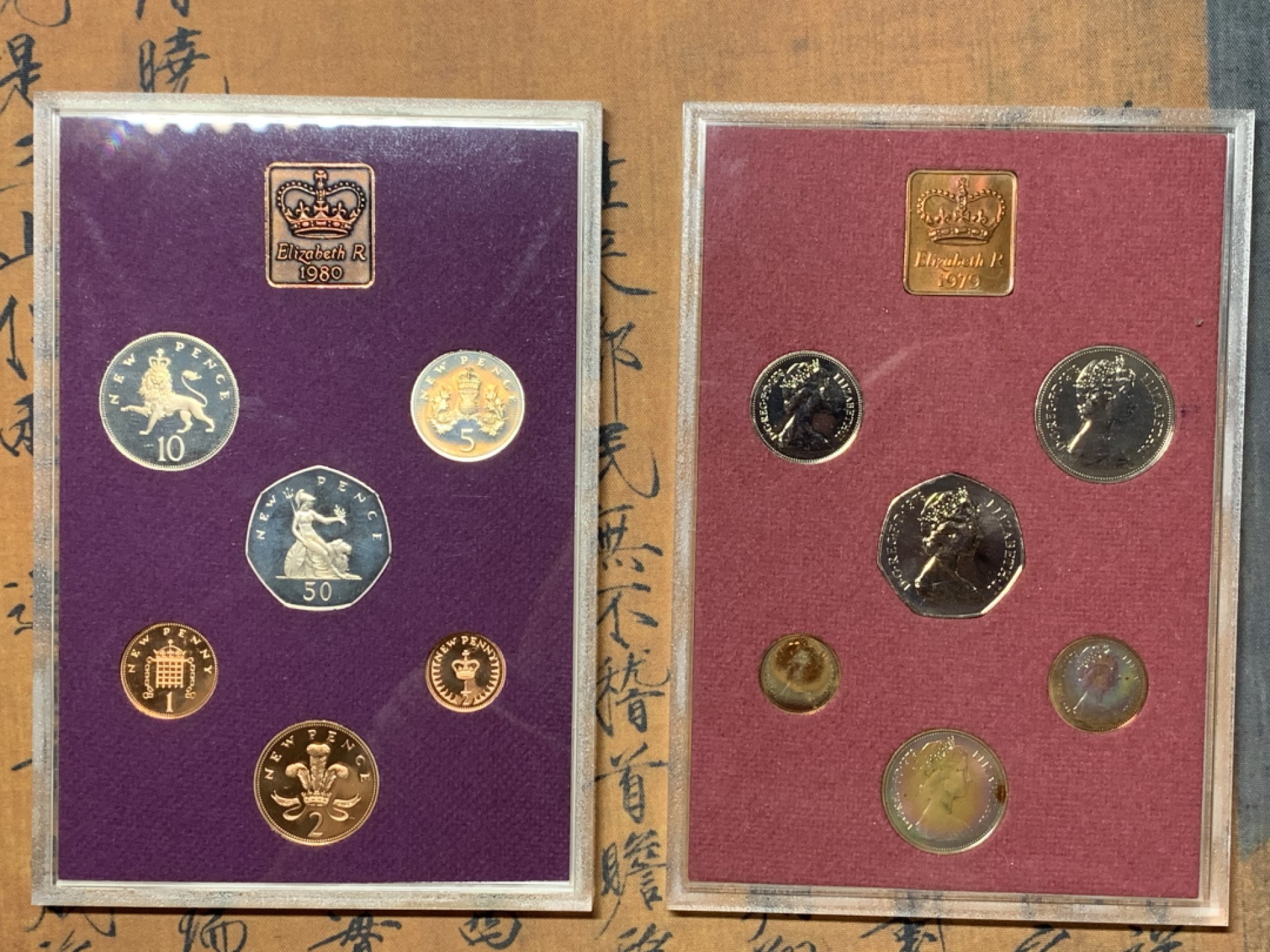 《竞宝斋》微拍-第32场-周日（全场顺丰包邮） 原盒英国1979/1980年6枚币和1枚章 精铸套币 完美状态