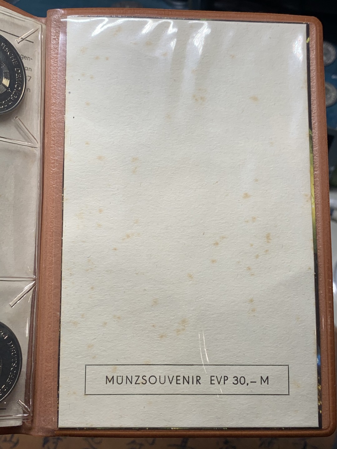 《竞宝斋》微拍-第32场-周日（全场顺丰包邮） 德国，1987年，皮包套币，4枚5马克、1枚章。