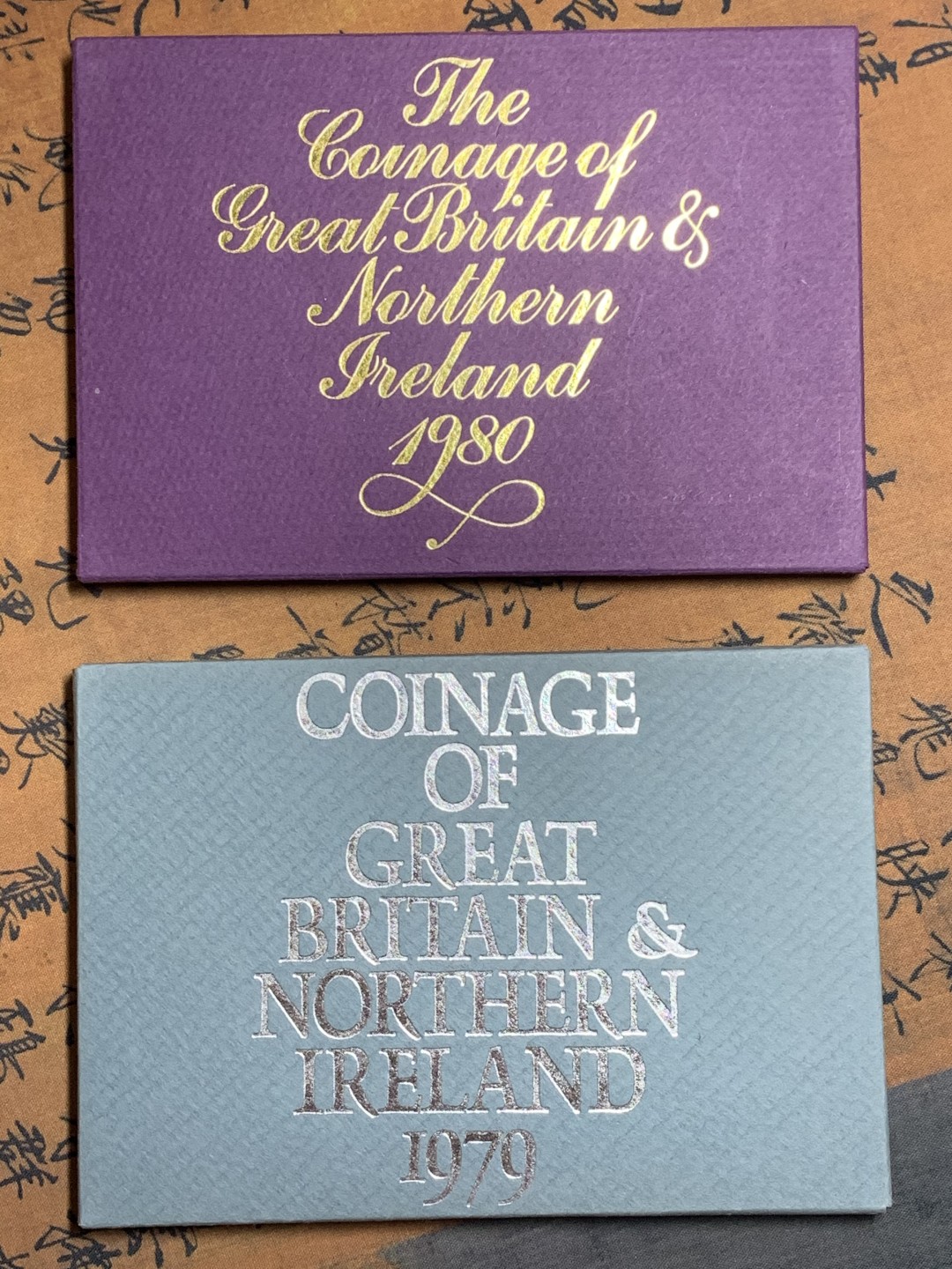《竞宝斋》微拍-第32场-周日（全场顺丰包邮） 原盒英国1979/1980年6枚币和1枚章 精铸套币 完美状态