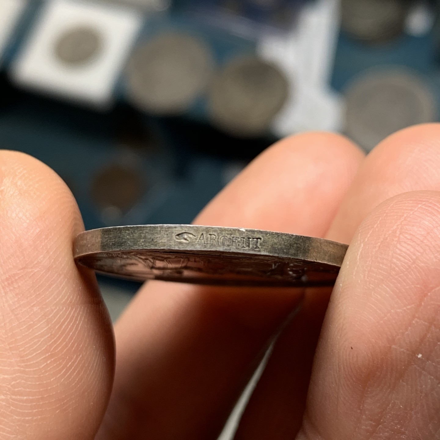 《竞宝斋》微拍-第32场-周日（全场顺丰包邮） 法国 结婚纪念银章 手指铭（1845-1860年）人物清晰，细节生动 章牌家Montagny作品 29.5mm直径，12.2克