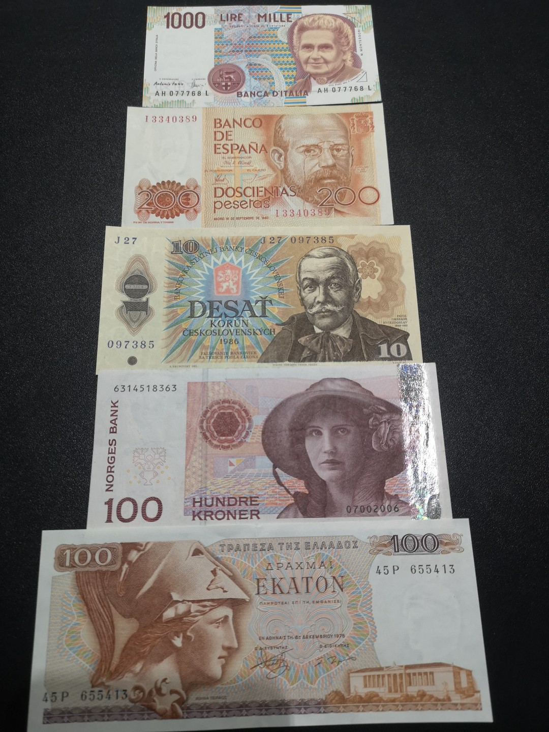 《外钞收藏家》第一百八十一期拍卖 欧洲纸币5张 三张 近全新两张流通 参考如图