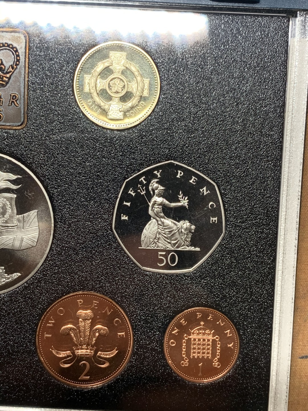 《竞宝斋》微拍-第32场-周日（全场顺丰包邮） 英国1996年精致纪念币带盒，有证书，9枚封装