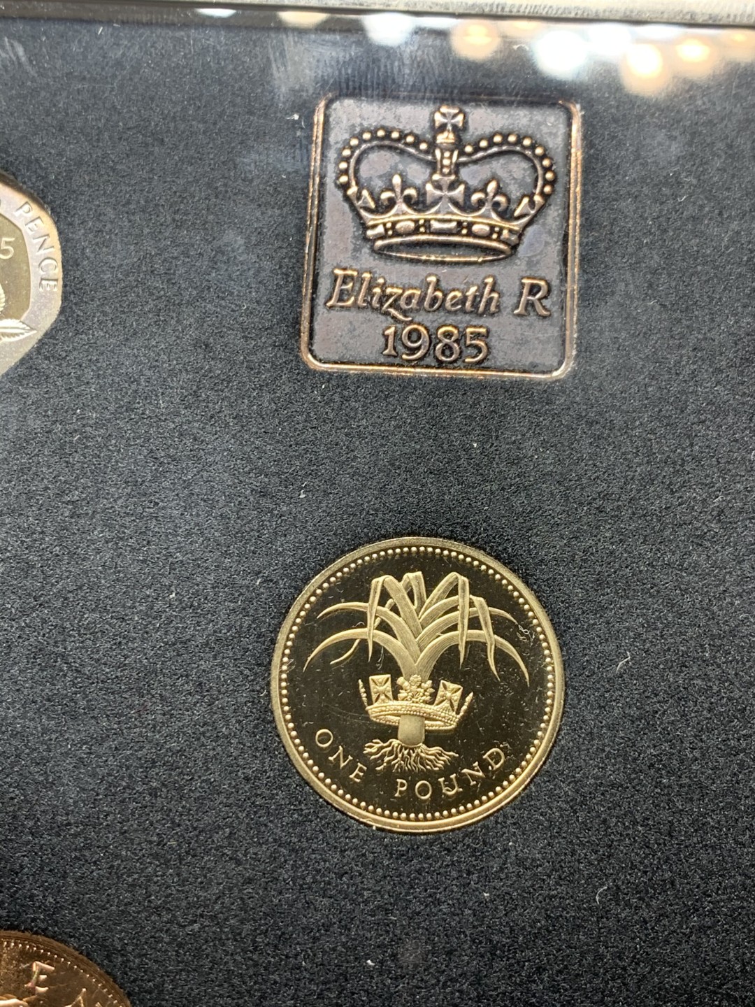 《竞宝斋》微拍-第32场-周日（全场顺丰包邮） 英国1985年精致纪念币 带盒，有证书，7枚封装