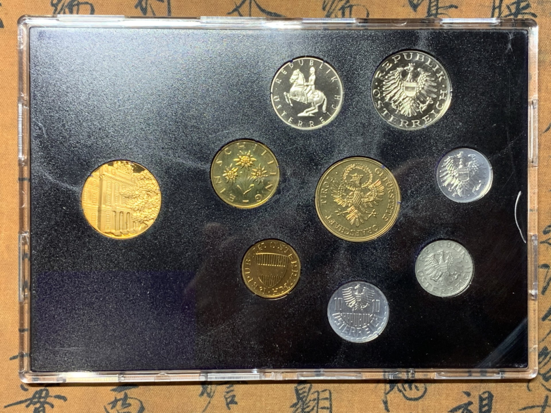 《竞宝斋》微拍-第32场-周日（全场顺丰包邮） 原封装 奥地利 1989年 8枚币和1枚维也纳造币厂章 精制PROOF套币 少见