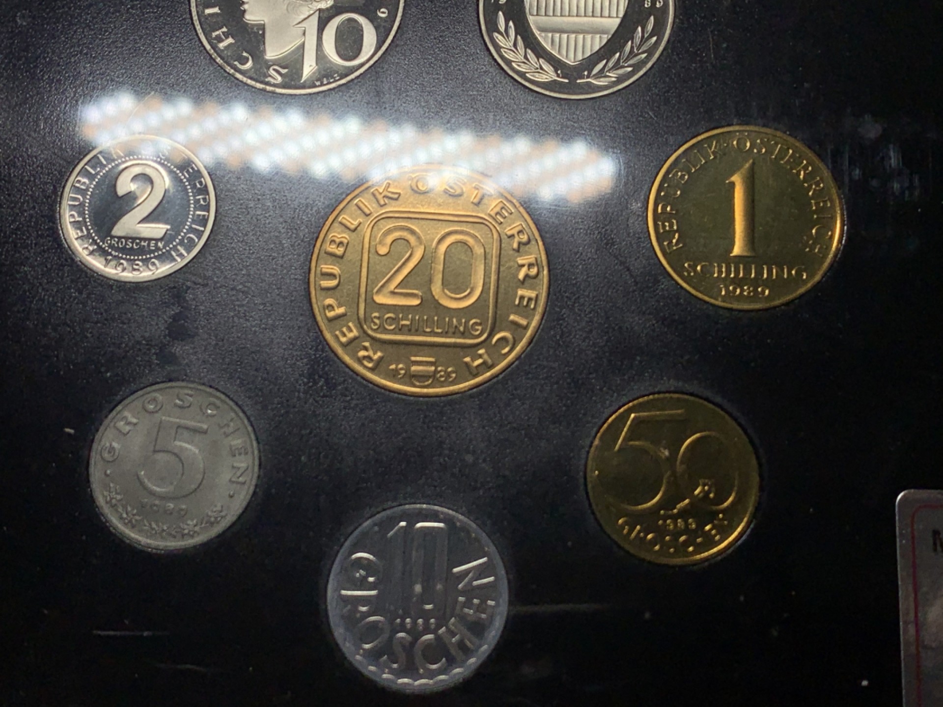 《竞宝斋》微拍-第32场-周日（全场顺丰包邮） 原封装 奥地利 1989年 8枚币和1枚维也纳造币厂章 精制PROOF套币 少见