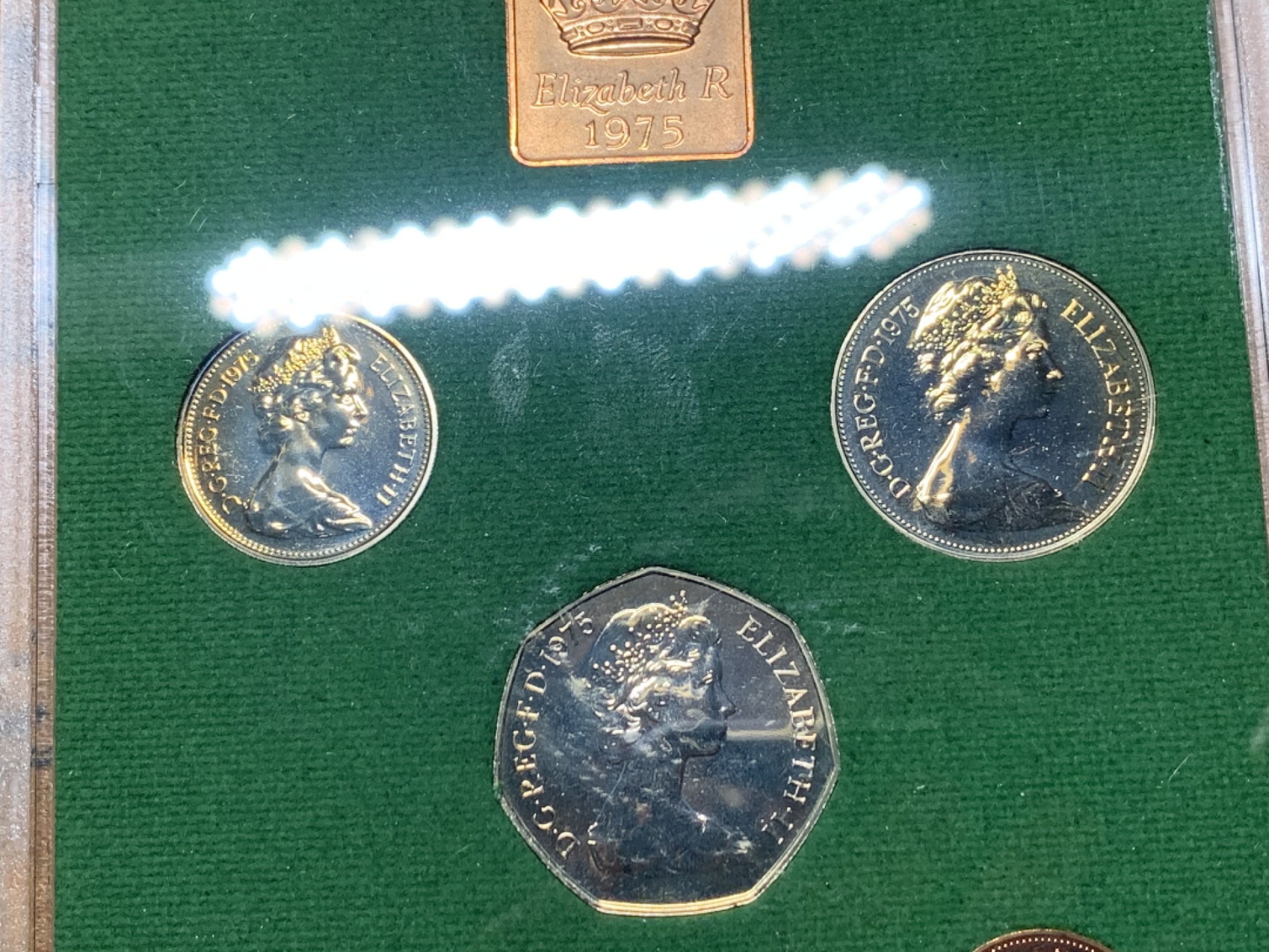 《竞宝斋》微拍-第32场-周日（全场顺丰包邮） 原盒英国1974/1975年6枚币和1枚章 精铸套币 稀少 完美状态