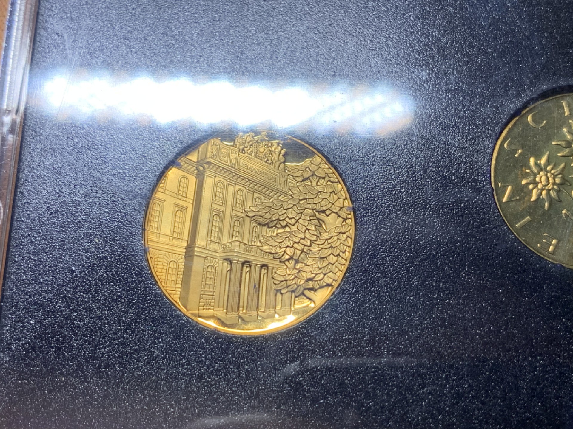 《竞宝斋》微拍-第32场-周日（全场顺丰包邮） 原封装 奥地利 1989年 8枚币和1枚维也纳造币厂章 精制PROOF套币 少见