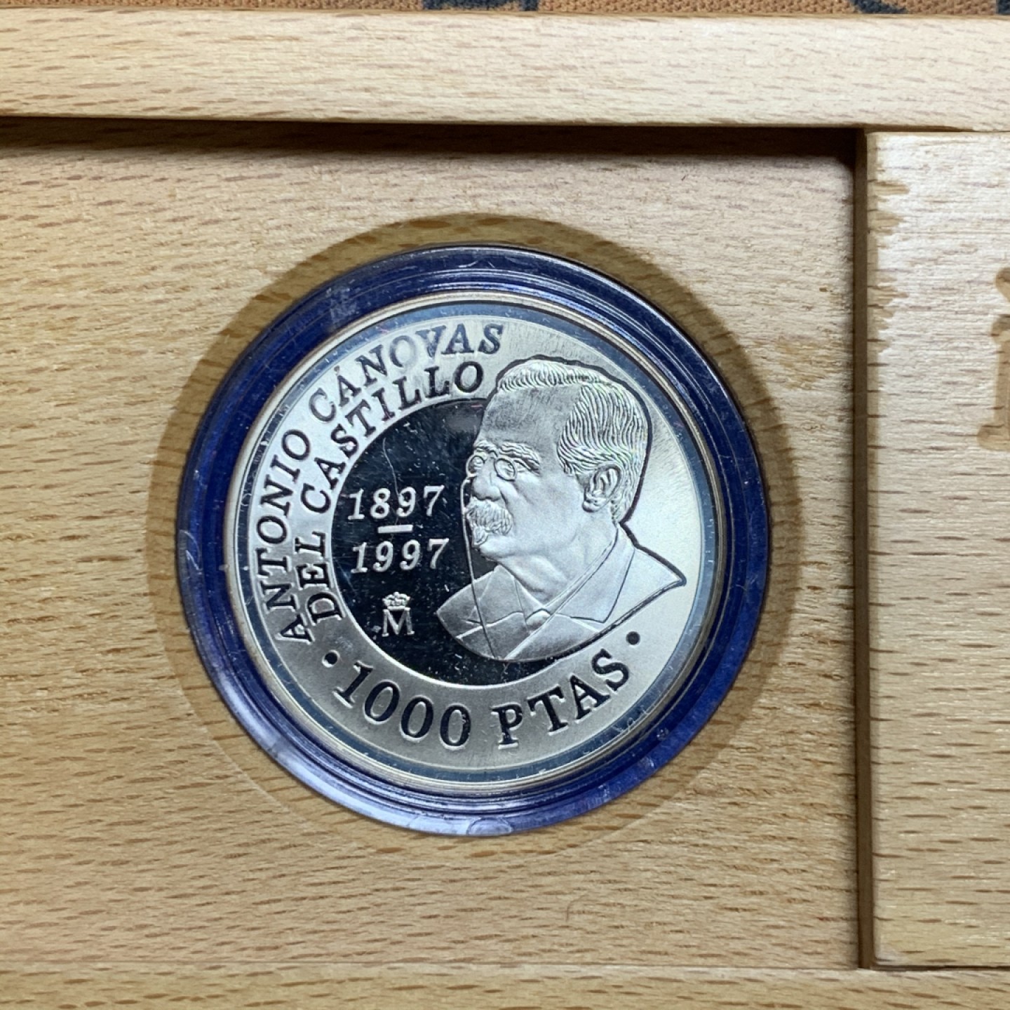 《竞宝斋》微拍-第32场-周日（全场顺丰包邮） 原盒证书 西班牙 1997年 政治家安东尼奥·卡诺瓦斯·1000比塞塔 精制PROOF银币