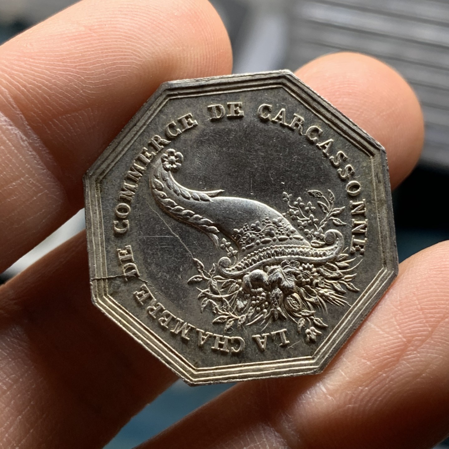 《竞宝斋》微拍-第32场-周日（全场顺丰包邮） 原铸光边法国拿破仑皇帝巴黎地区八角银代币，背面是象征财富的丰饶角，UNC原光状态极好