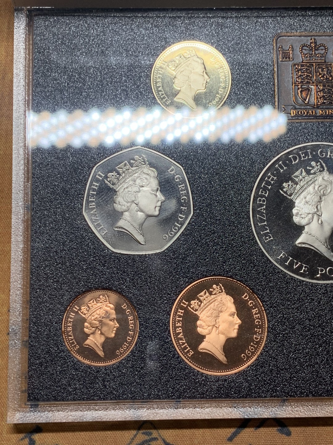 《竞宝斋》微拍-第32场-周日（全场顺丰包邮） 英国1996年精致纪念币带盒，有证书，9枚封装