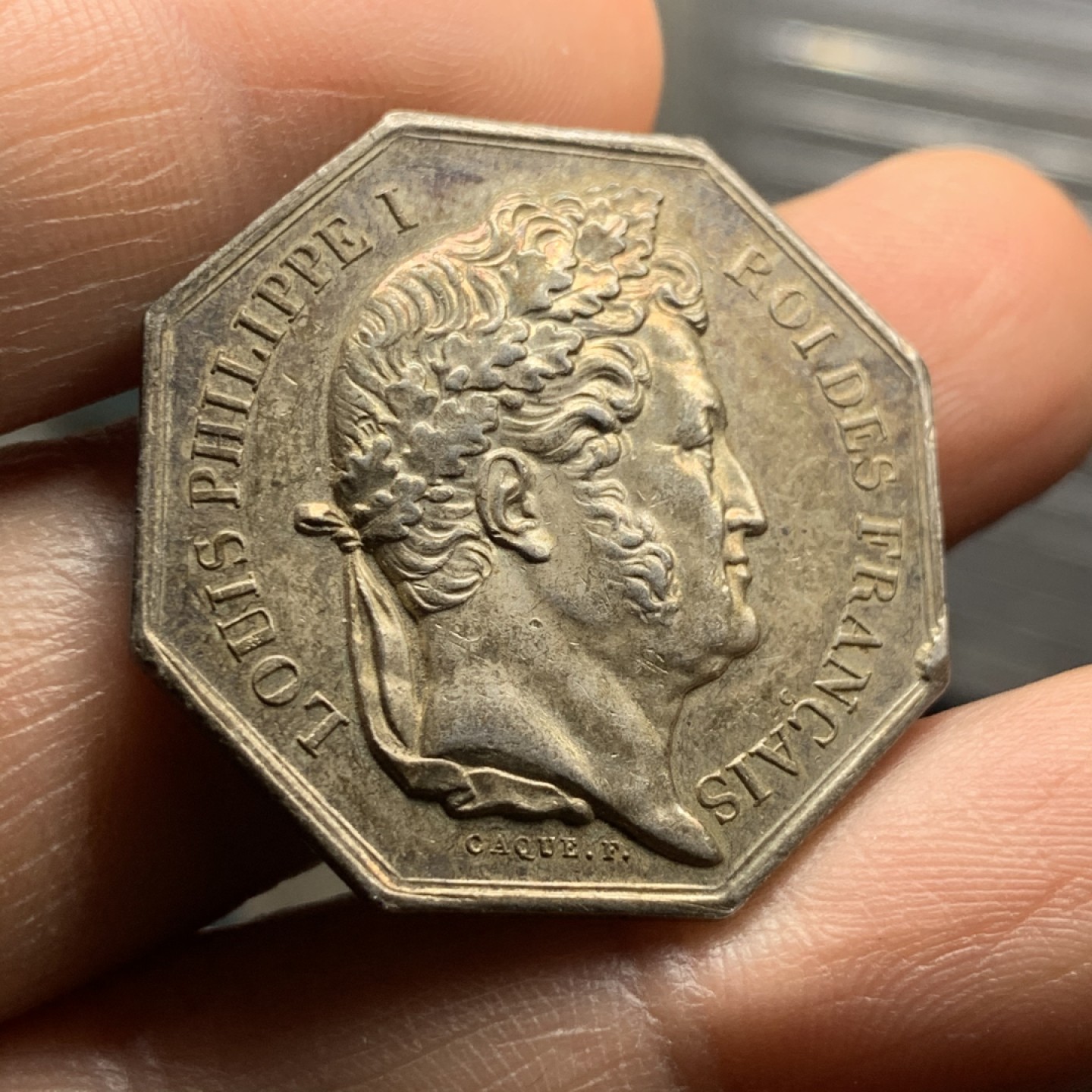 《竞宝斋》微拍-第32场-周日（全场顺丰包邮） 法国 1832年 菲利普 八角银质代币 带边铭 花冠未磨损 深五彩包浆带底光 对边30.8mm，对角33.2mm，12.3克