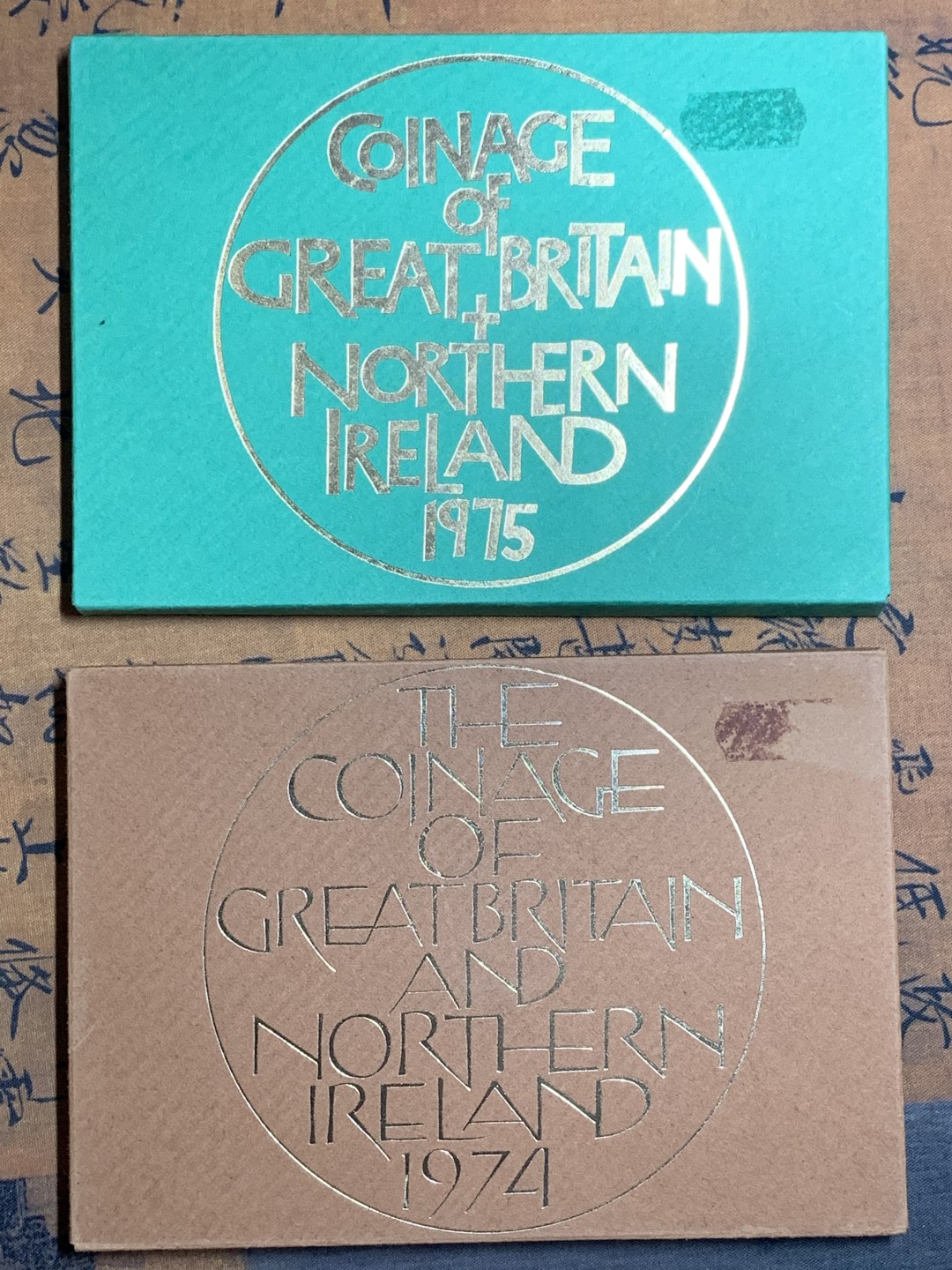 《竞宝斋》微拍-第32场-周日（全场顺丰包邮） 原盒英国1974/1975年6枚币和1枚章 精铸套币 稀少 完美状态