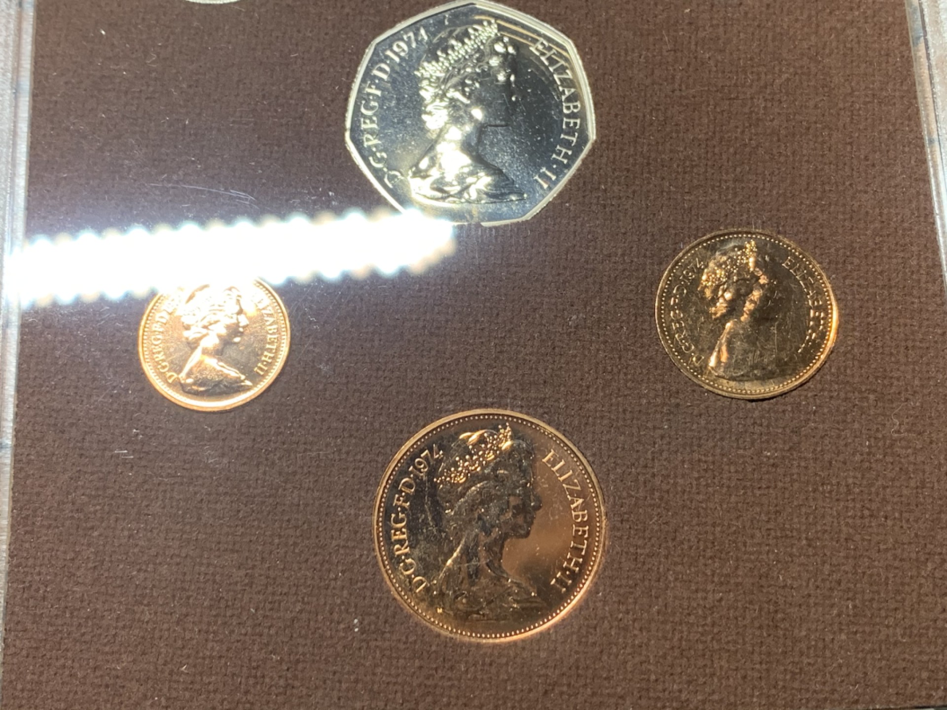 《竞宝斋》微拍-第32场-周日（全场顺丰包邮） 原盒英国1974/1975年6枚币和1枚章 精铸套币 稀少 完美状态