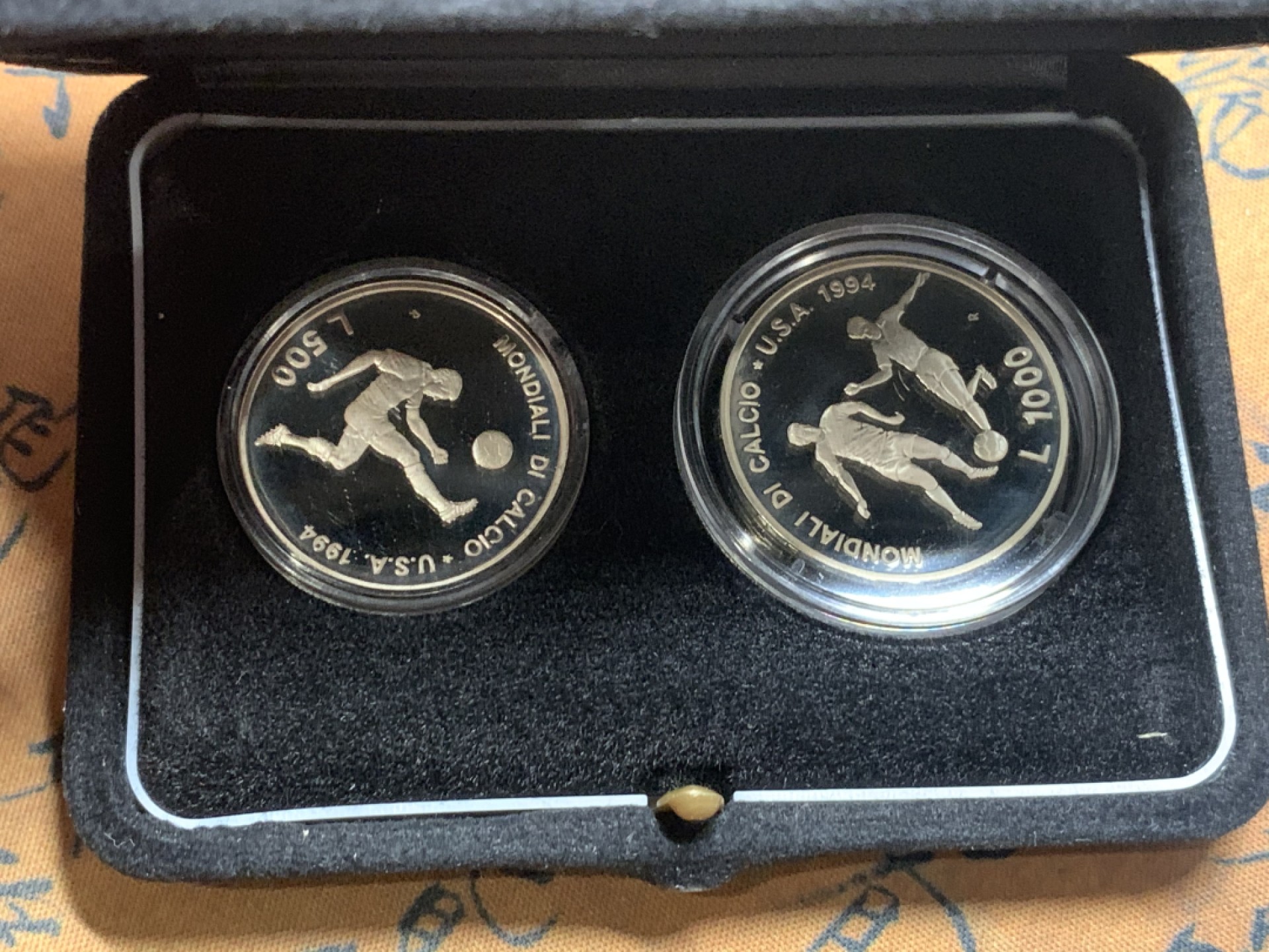 《竞宝斋》微拍-第32场-周日（全场顺丰包邮） 原盒证书 圣马力诺 1994年 美国世界杯纪念 500/1000里拉 精制PROOF银币一对 完美状态