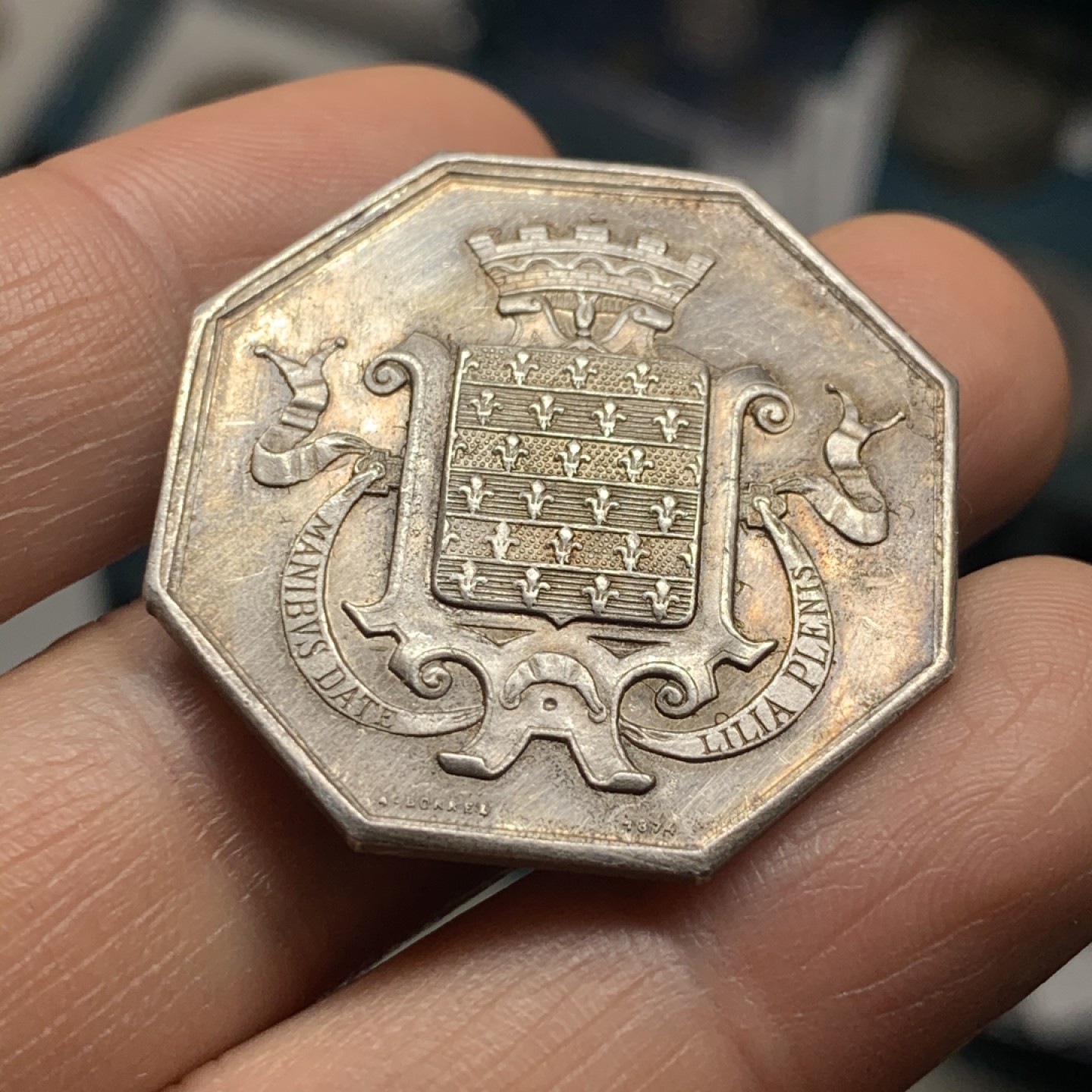 《竞宝斋》微拍-第32场-周日（全场顺丰包邮） 法国 银质八角代币 章牌家 博雷尔作品 丰饶角边铭 双人设计 大尺寸比较难得 对边33.9mm，对角36.6mm，13.7克