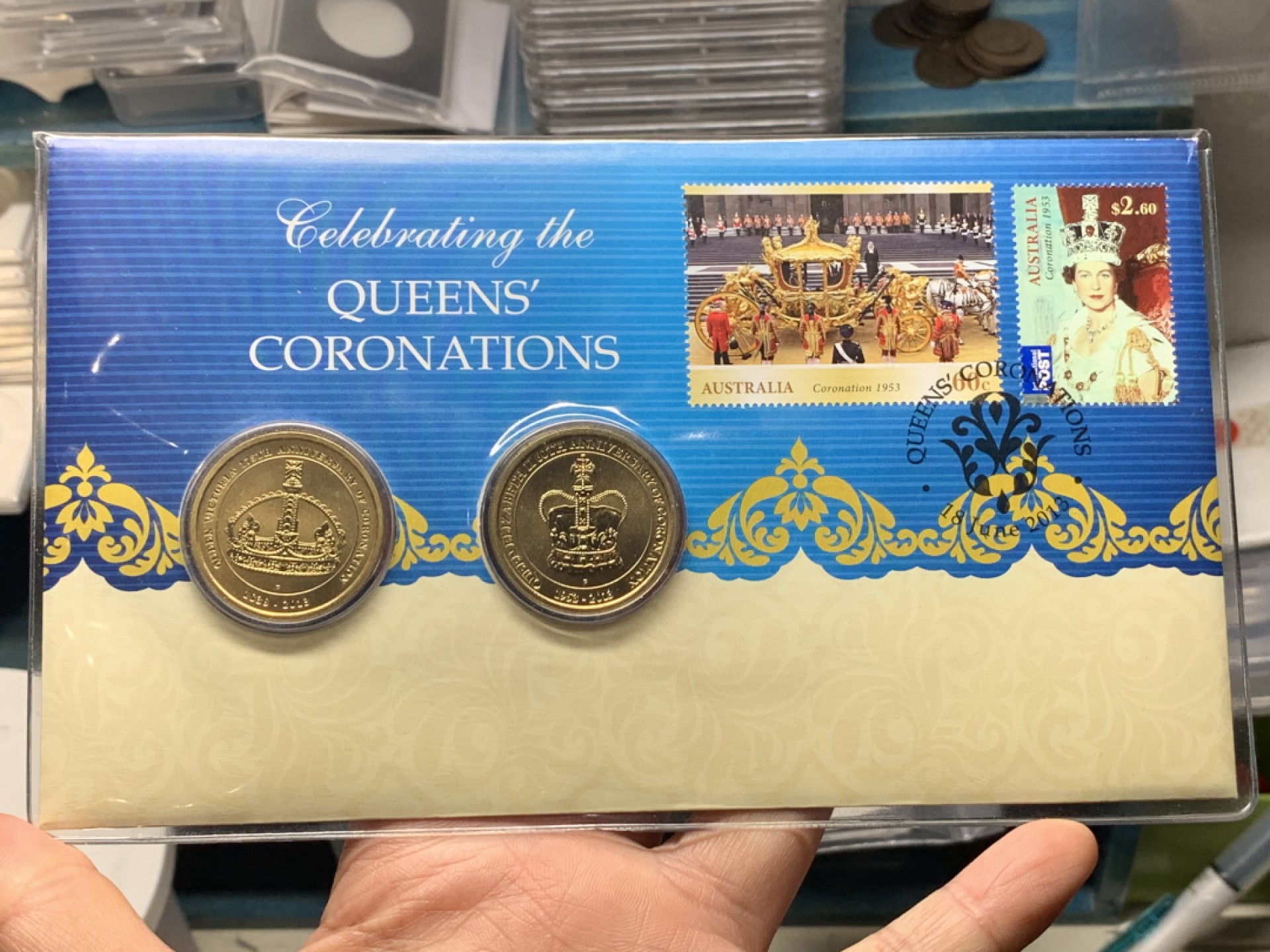 《竞宝斋》微拍-第32场-周日（全场顺丰包邮） 澳大利亚2013年卡册，带两枚皇冠纪念币，两枚伊丽莎白邮票，