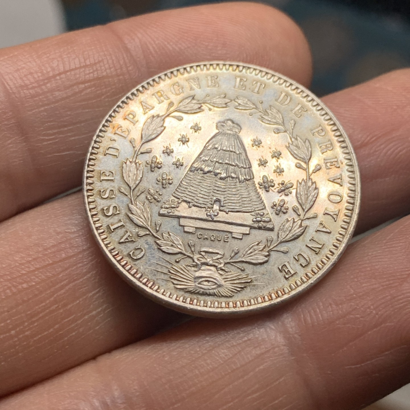 《竞宝斋》微拍-第32场-周日（全场顺丰包邮） 法国 储蓄银行银质代币 丰饶角边铭 MS品相 细节刻画的非常清晰 下部带共济会眼睛标 30.5mm直径 12克