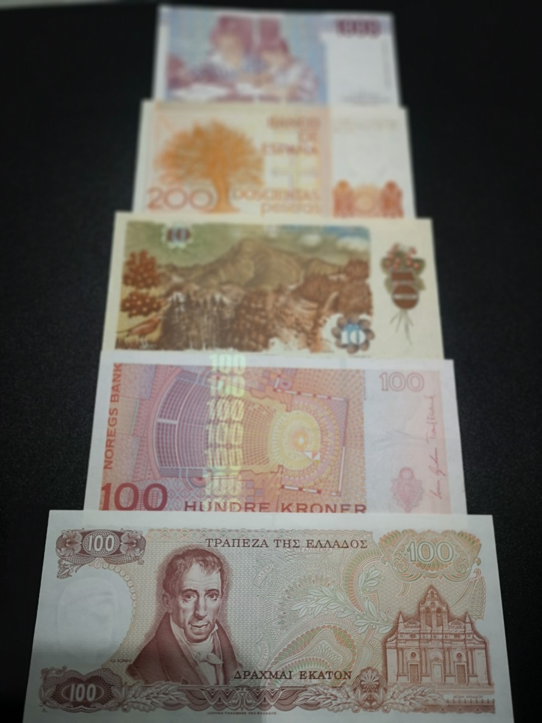 《外钞收藏家》第一百八十一期拍卖 欧洲纸币5张 三张 近全新两张流通 参考如图