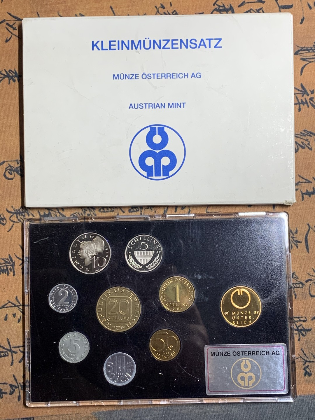 《竞宝斋》微拍-第32场-周日（全场顺丰包邮） 原封装 奥地利 1989年 8枚币和1枚维也纳造币厂章 精制PROOF套币 少见