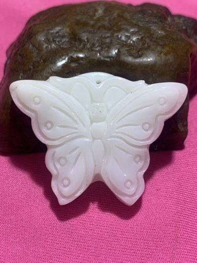 深海奶白飘黄高玉化贝化玉雕刻蝴蝶一只， - 深海奶白飘黄高玉化贝化玉雕刻蝴蝶一只，