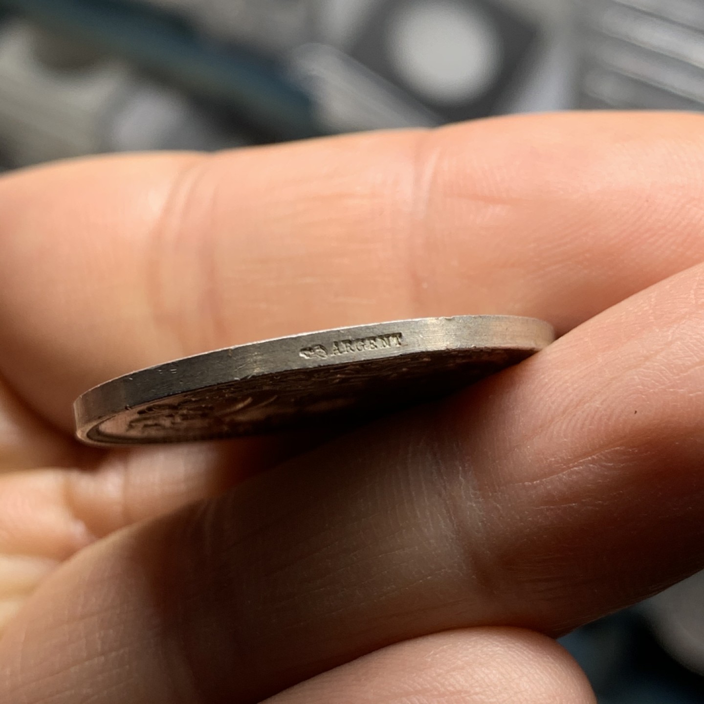 《竞宝斋》微拍-第32场-周日（全场顺丰包邮） 法国 储蓄银行银质代币 丰饶角边铭 MS品相 细节刻画的非常清晰 下部带共济会眼睛标 30.5mm直径 12克