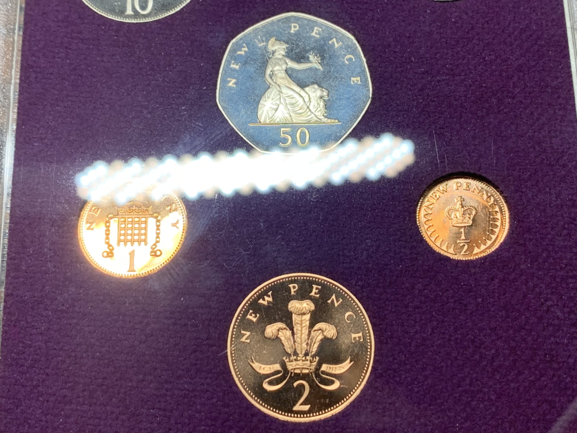 《竞宝斋》微拍-第32场-周日（全场顺丰包邮） 原盒英国1979/1980年6枚币和1枚章 精铸套币 完美状态