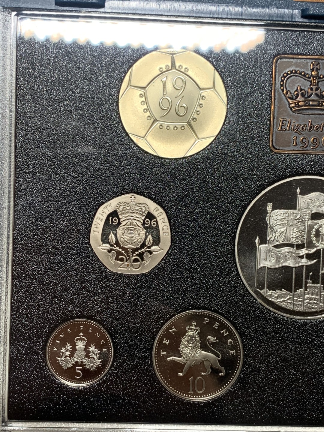 《竞宝斋》微拍-第32场-周日（全场顺丰包邮） 英国1996年精致纪念币带盒，有证书，9枚封装