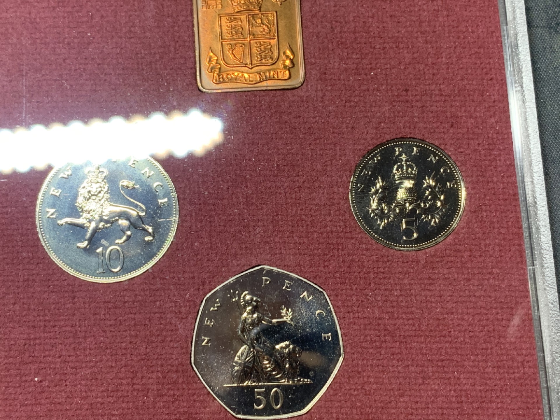 《竞宝斋》微拍-第32场-周日（全场顺丰包邮） 原盒英国1979/1980年6枚币和1枚章 精铸套币 完美状态