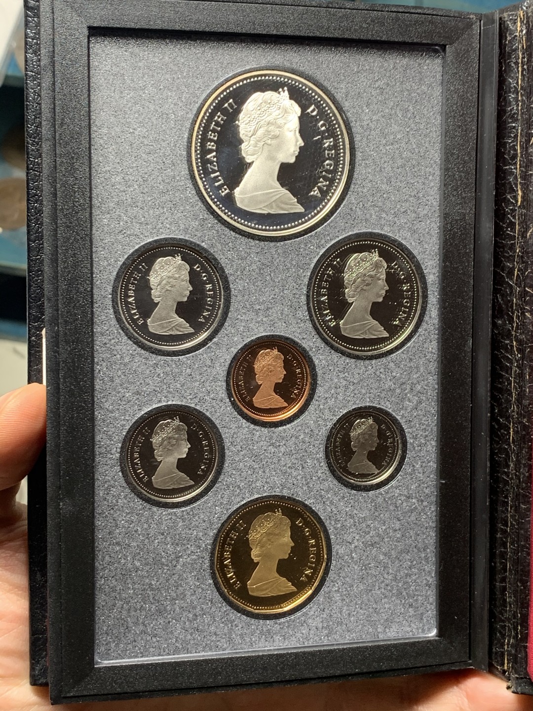 《竞宝斋》微拍-第32场-周日（全场顺丰包邮） 加拿大1989年精致纪念币 带盒，有证书，7枚封装，带一枚银币