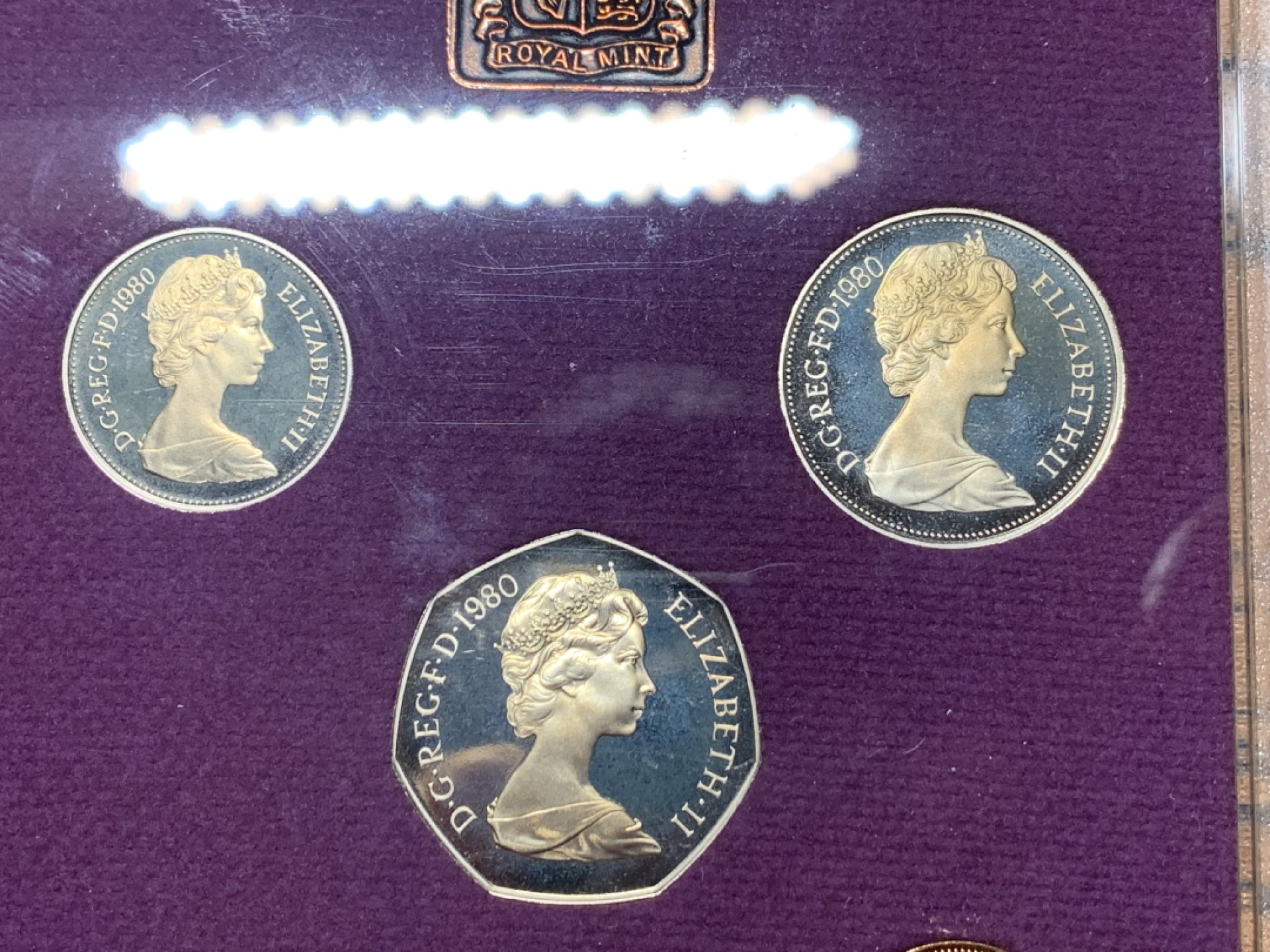 《竞宝斋》微拍-第32场-周日（全场顺丰包邮） 原盒英国1979/1980年6枚币和1枚章 精铸套币 完美状态