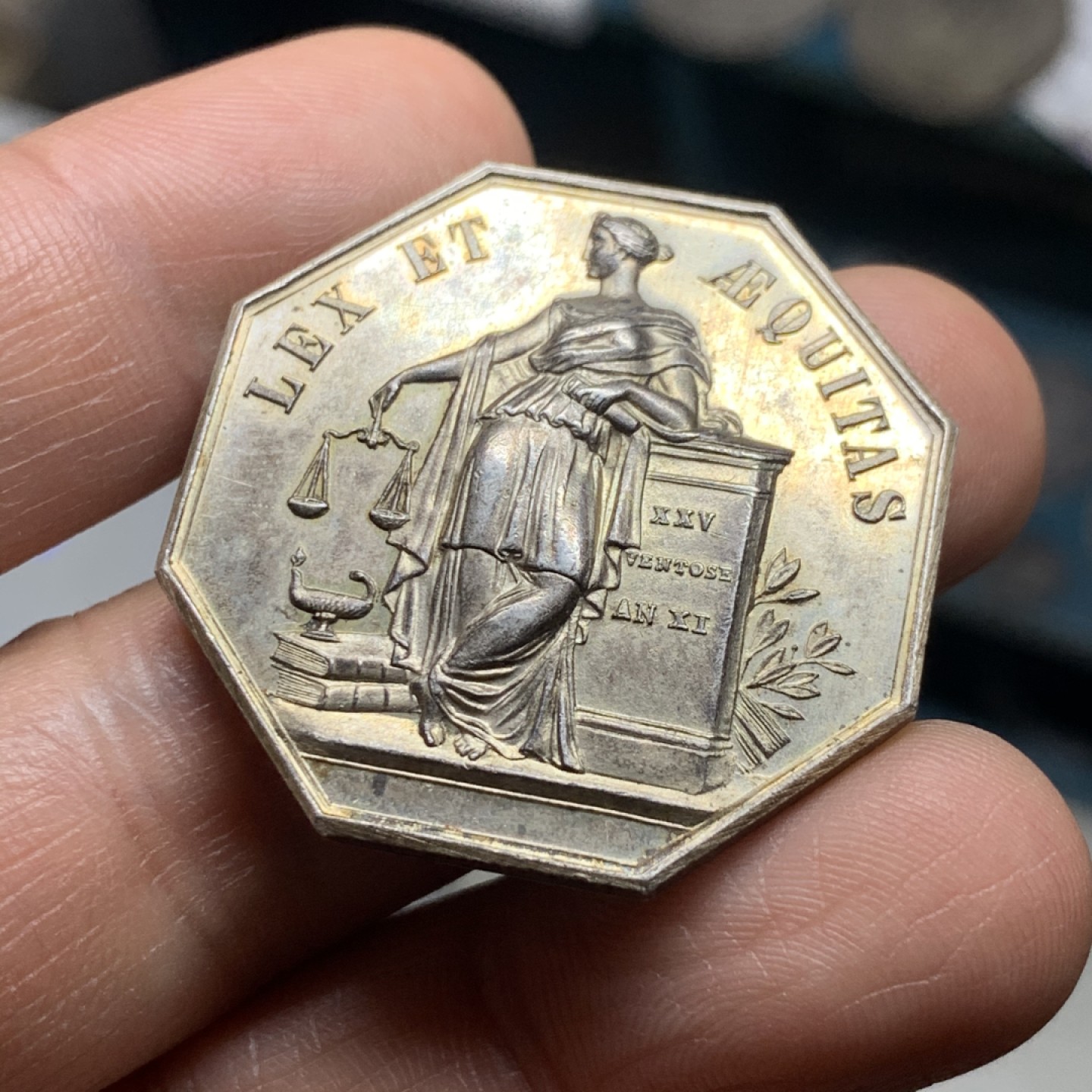 《竞宝斋》微拍-第32场-周日（全场顺丰包邮） 法国 里尔区公证人银质八角代币 丰饶角边铭 高浮雕设计细节完美 大尺寸加重 对边34.4mm，对角37mm，20.1克