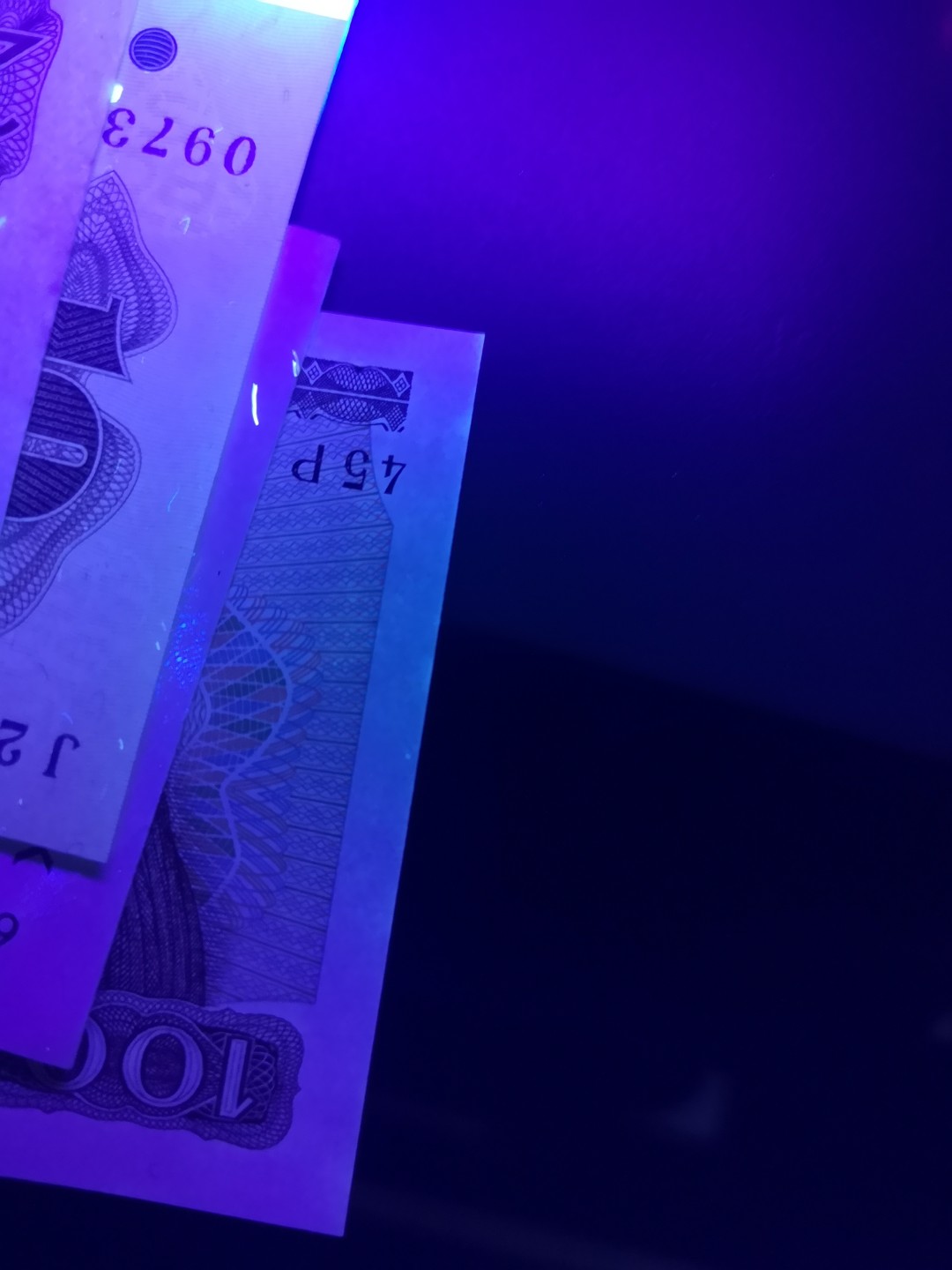 《外钞收藏家》第一百八十一期拍卖 欧洲纸币5张 三张 近全新两张流通 参考如图