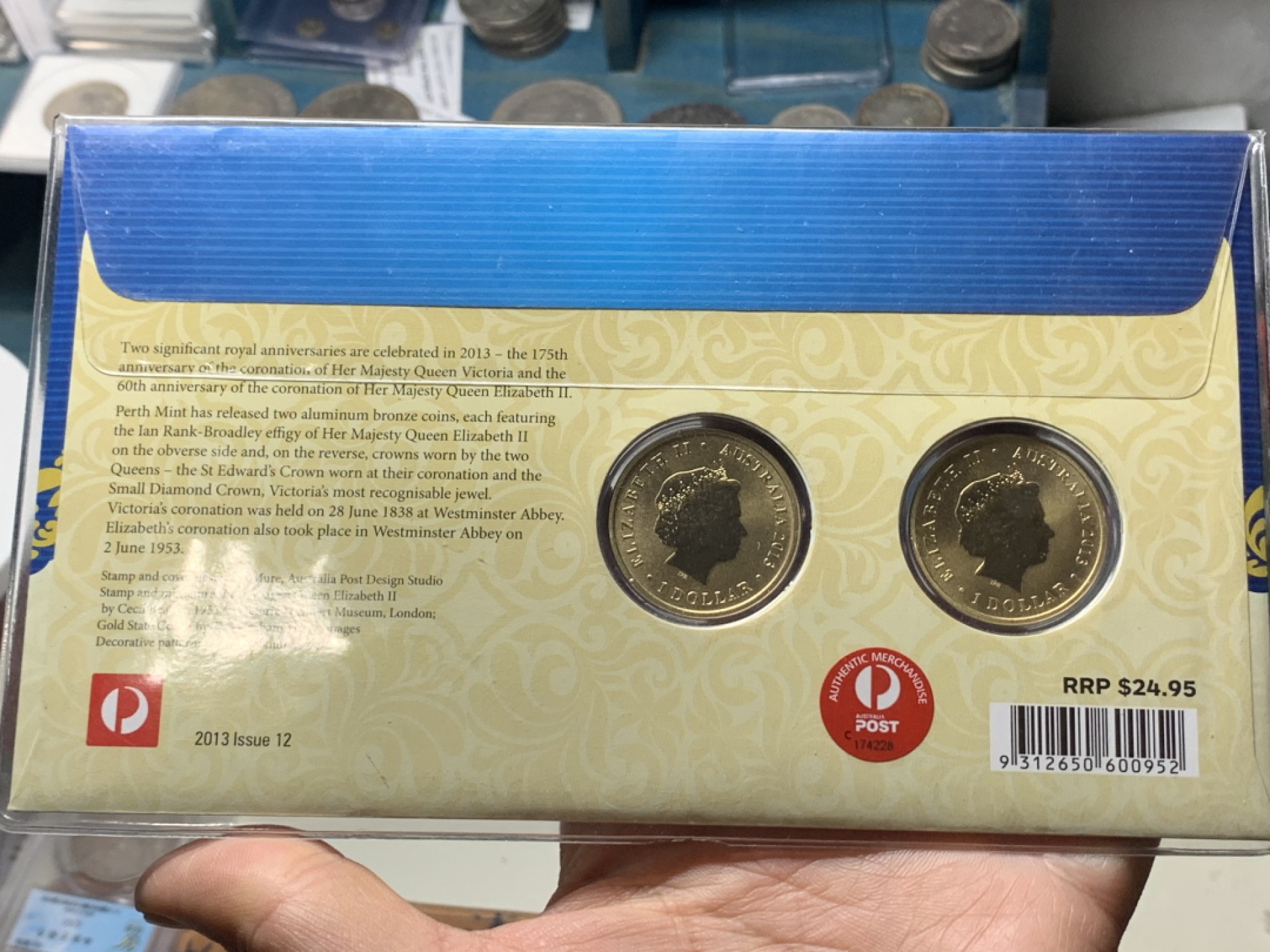 《竞宝斋》微拍-第32场-周日（全场顺丰包邮） 澳大利亚2013年卡册，带两枚皇冠纪念币，两枚伊丽莎白邮票，