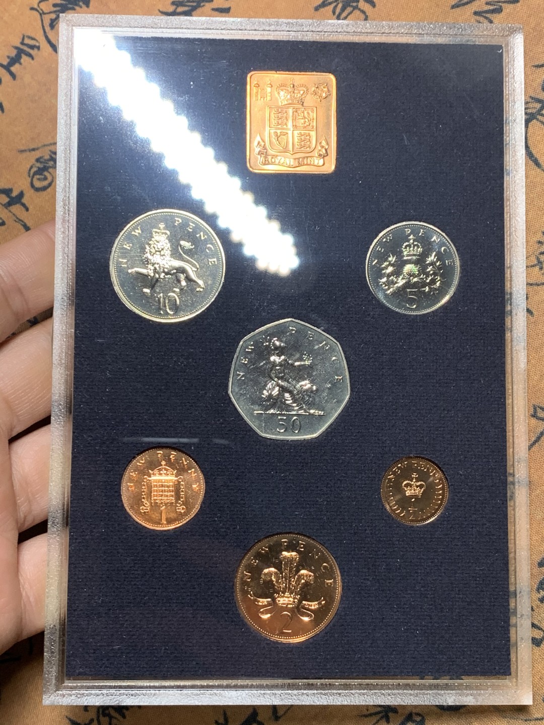 《竞宝斋》微拍-第32场-周日（全场顺丰包邮） 原盒英国1976年6枚币和1枚章 精铸套币 稀少 完美状态