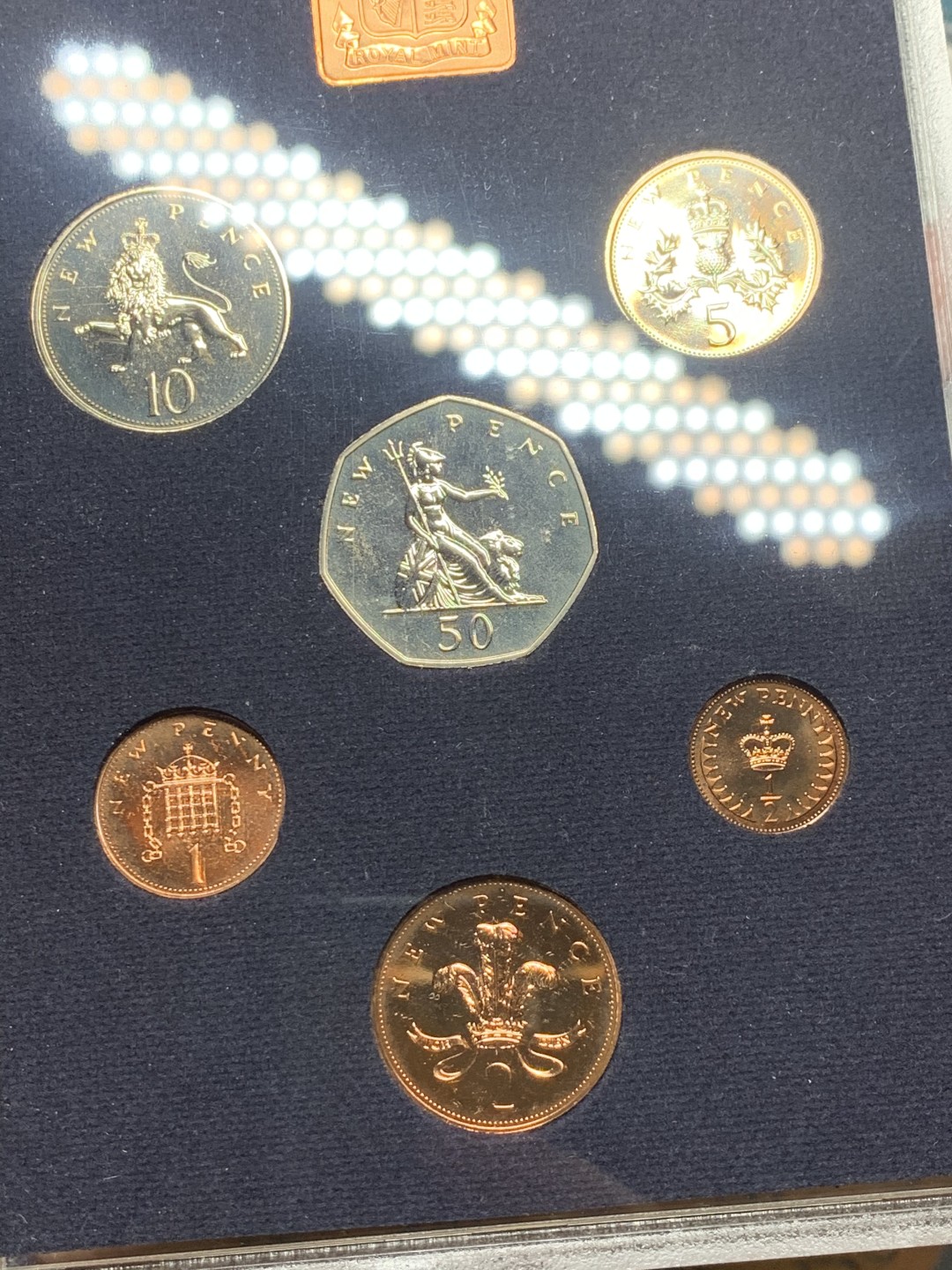《竞宝斋》微拍-第32场-周日（全场顺丰包邮） 原盒英国1976年6枚币和1枚章 精铸套币 稀少 完美状态