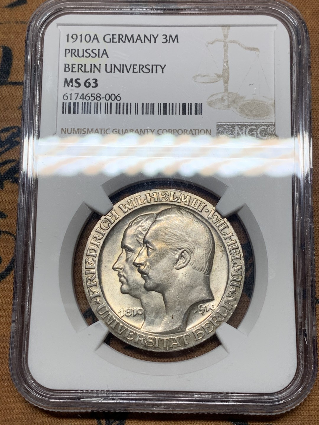 《竞宝斋》微拍-第32场-周日（全场顺丰包邮） NGC-MS63 德国普鲁士 1910年 柏林大学 3马克 原光好品 银币