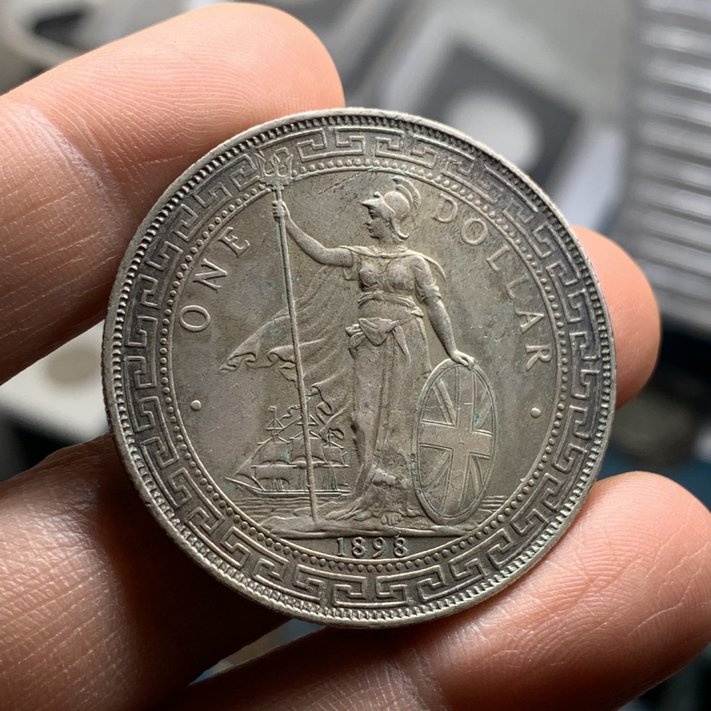 《竞宝斋》微拍-第32场-周日（全场顺丰包邮）  1898-B版 一元 贸易大银币 站洋 字面带规整小戳