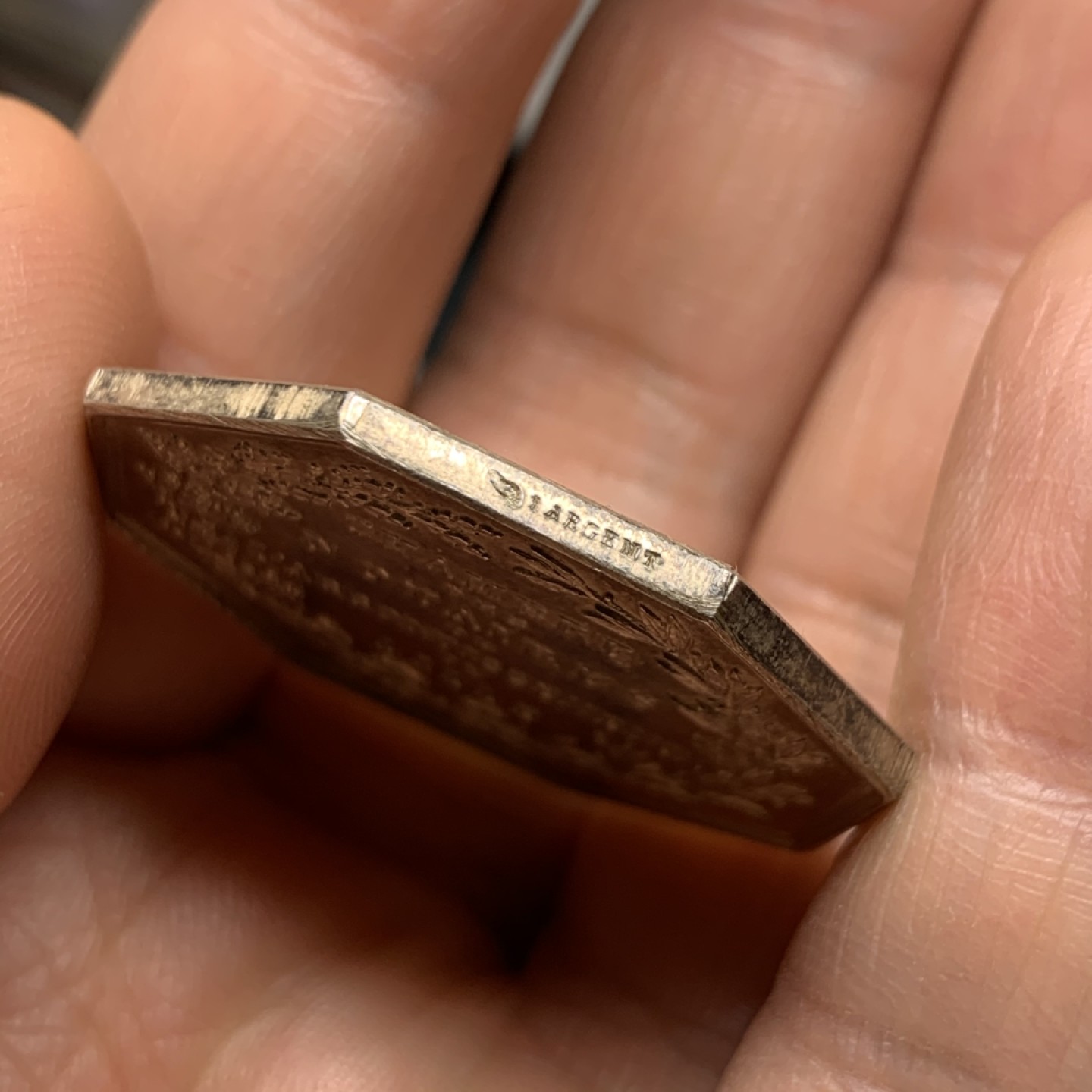 《竞宝斋》微拍-第32场-周日（全场顺丰包邮） 法国 里尔区公证人银质八角代币 丰饶角边铭 高浮雕设计细节完美 大尺寸加重 对边34.4mm，对角37mm，20.1克