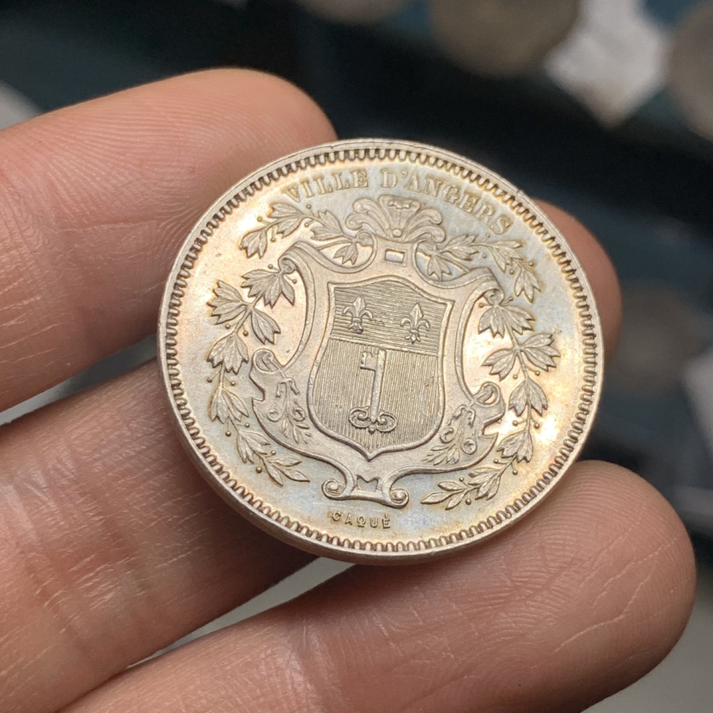 《竞宝斋》微拍-第32场-周日（全场顺丰包邮） 法国 储蓄银行银质代币 丰饶角边铭 MS品相 细节刻画的非常清晰 下部带共济会眼睛标 30.5mm直径 12克