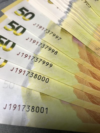 缤纷开心拍435期 - 70周年纪念钞百连号一刀，包无改号，潜力巨大！