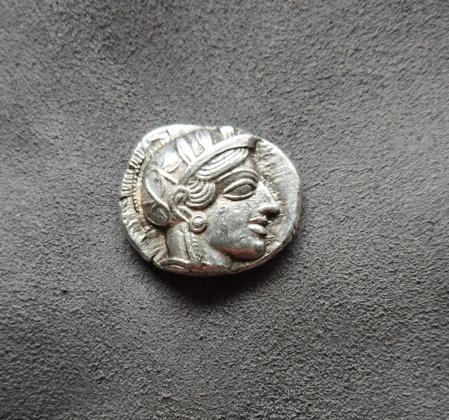 古希腊雅典城猫头鹰银币雅典娜四德拉克马银币猫头鹰四德银币深打美品 发行于公元前440-前404年，四德拉克马银币