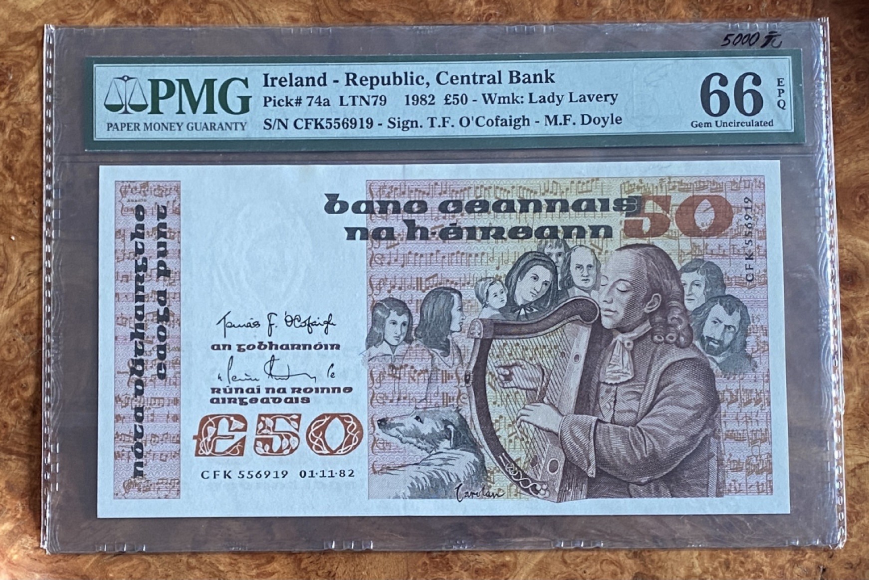 得物拍卖 Chase Auction  第2期 - -世界纸币精粹（二） 1982年爱尔兰B序列50镑，盲人琴师奥.卡罗兰，PMG66分，拉弗雷夫人水印！是一位盲人爱尔兰竖琴家、作曲家和歌唱家，他在创作旋律上的天赋为其赢得了很高的名声。