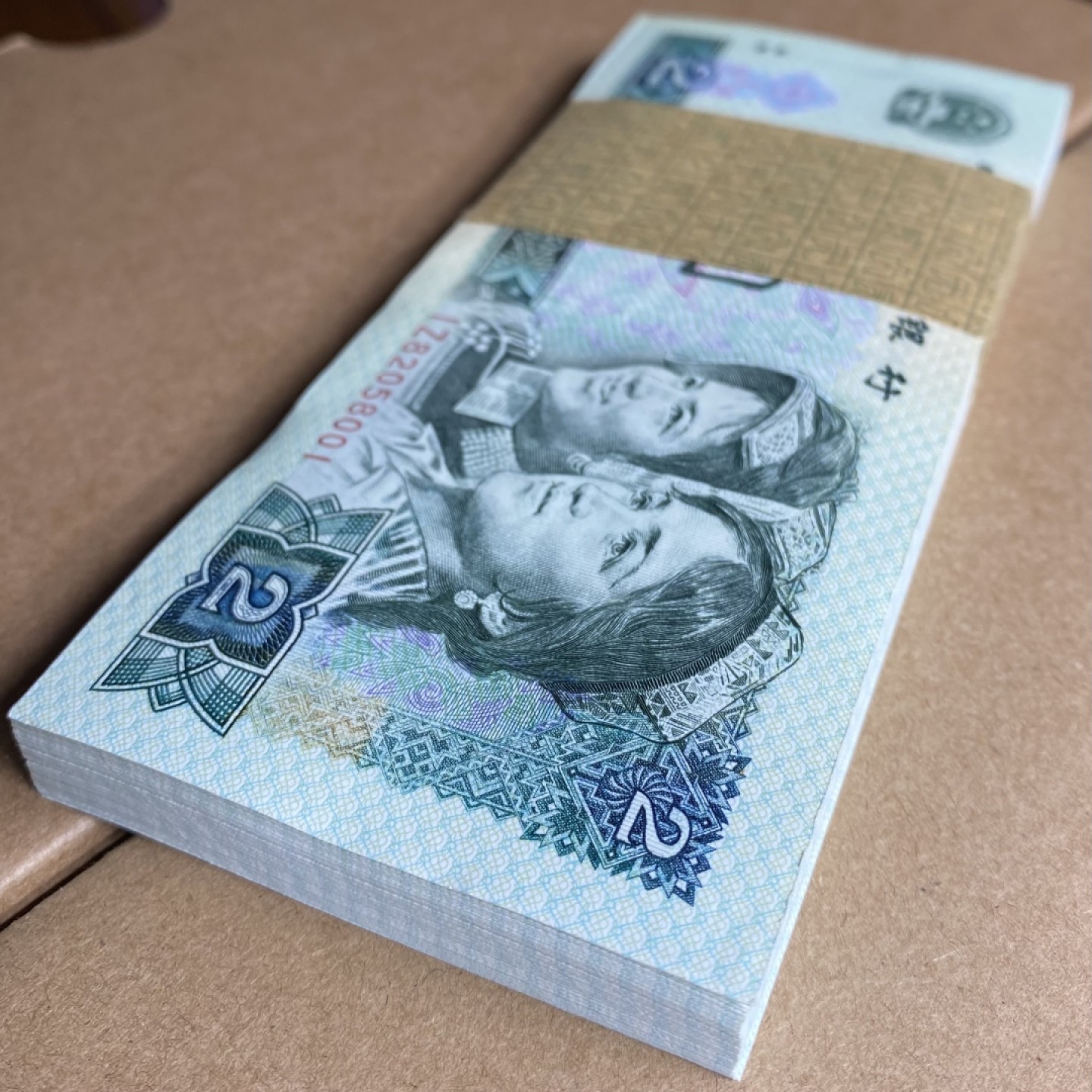 大黄蜂拍卖第48期 802绿钻裸币刀货IZ82058001百连，绝品无斑