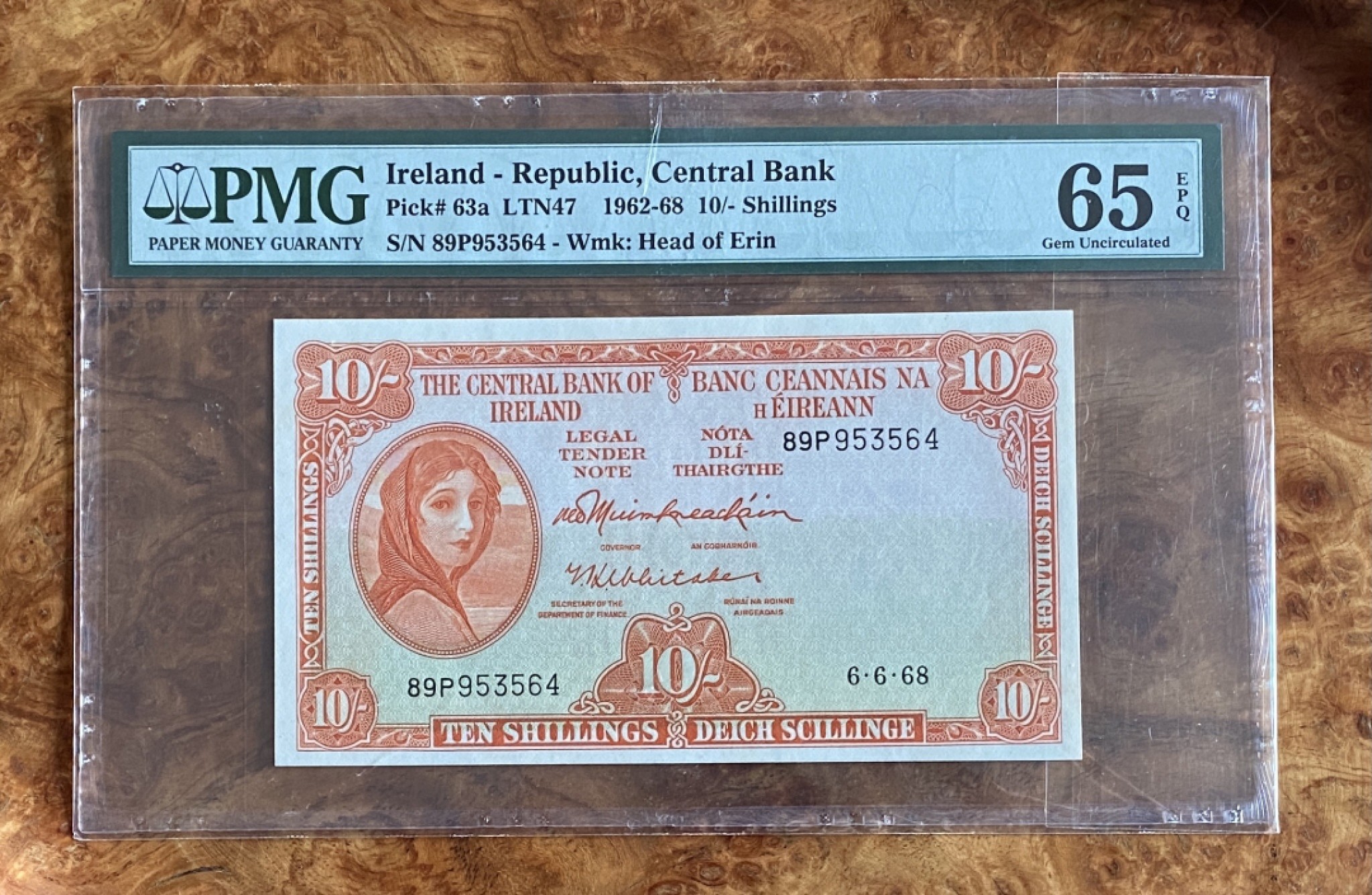 得物拍卖 Chase Auction  第2期 - -世界纸币精粹（二） 1962年爱尔兰A序列10先令，PMG65分，拉弗雷Lavery夫人头像！早期版本！爱尔兰肖像画家约翰·拉威利爵士画的自己妻子黑兹尔·拉威利夫人(Lady Hazel Lavery)！