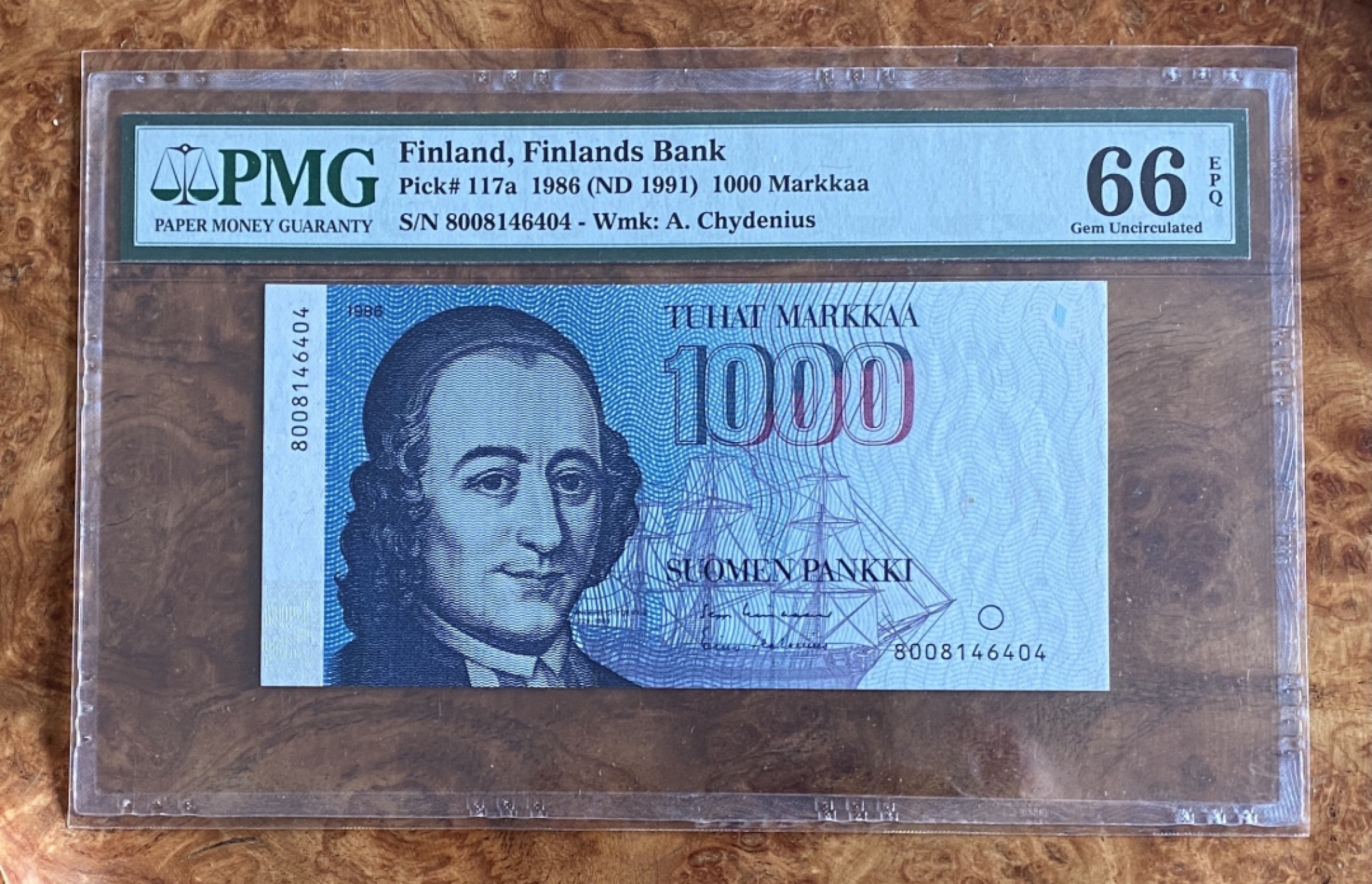 得物拍卖 Chase Auction  第2期 - -世界纸币精粹（二） 1986年芬兰1000马克，PMG66份，珍惜品种！初版！正面政治家经济学家安德尔斯·基德尼尔斯，背面芬兰堡，国王之门，赫尔辛基的国王之路。
